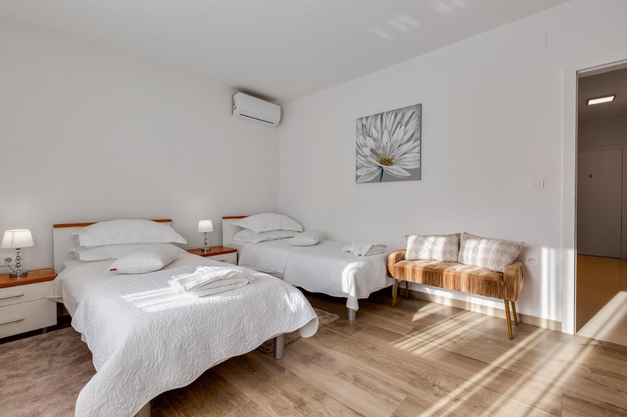 Elegant Two Bedroom Apartment Zara Esterno foto