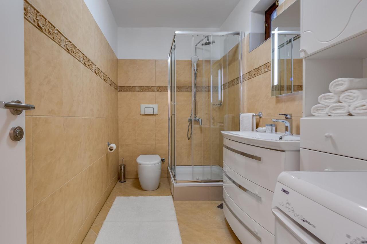 Elegant Two Bedroom Apartment Zara Esterno foto