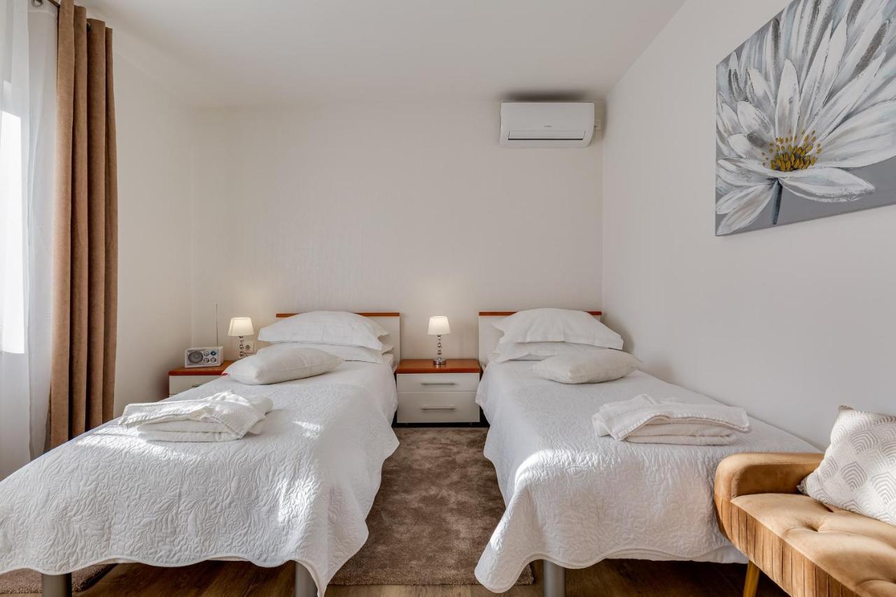 Elegant Two Bedroom Apartment Zara Esterno foto