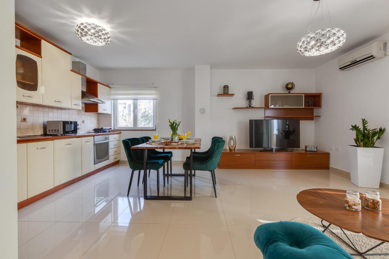Elegant Two Bedroom Apartment Zara Esterno foto